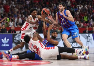 BIĆE IZUZETNO JAKA CENTARSKA LINIJA: Dejvis i Fojtman pojačavaju velikana iz Evrolige!