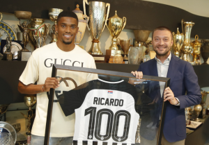 LEPA ATMOSFERA U HUMSKOJ: Rikardo dobio tri nagrade, osmeh nije skidao sa lica! (FOTO)