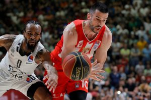 ZVEZDA VODI NA POLUVREMENU: Delije vređale Željka, Avramović i Davidovac najbolji! (VIDEO)