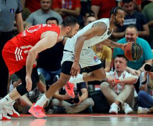 OGNJEN DOBRIĆ I KEVIN PANTER ODLIČNI: Zvezda vodi u trećoj deonici, pogledajte trojku Kobre! (VIDEO)