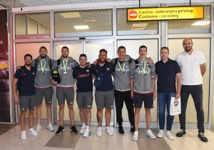 BASKETAŠI DONELI ZLATO U SRBIJU: Na aerodromu doček za Majstorovića, Stojačića, Brankovića i Vasića