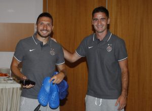 LUTOVAC PROSLAVIO ROĐENDAN: Dobio je sjajne poklone od saigrača, pa otkrio šta je to falilo Partizanu prošle godine! (FOTO) (VIDEO)