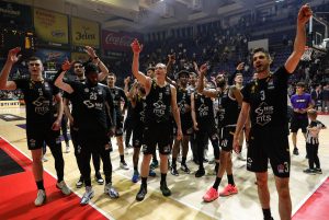 PRVI AMERIKANAC KOJI JE OTIŠAO IZ PARTIZANA: Crno-beli dobijaju obeštećenje – sigurno će biti zadovoljni!