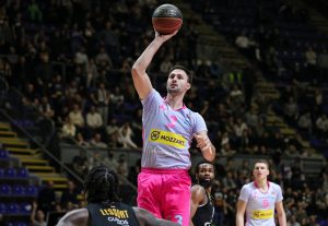 POKIDAO PROTIV PARTIZANA, A SADA MENJA SREDINU: Vujić napustio Megu, evo gde sjajni centar nastavlja karijeru!