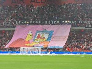 SKANDAL U LIGI NACIJA: Zastava ‘Velike Albanije’ i poruka OVK na meču u Tirani (VIDEO)