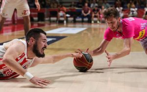 ZVEZDA JE U FINALU: Crveno-beli rutinski protiv Mege, Kalinić ubacio 21 poen za poluvreme! (FOTO) (VIDEO)