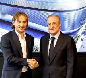 NAVIJAČI REALA ODAHNULI: Modrić potpisao novi ugovor! (FOTO) (VIDEO)