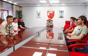 MRKELA OKUPIO MLADE NADE NA JEDNOM MESTU: Devet fudbalera Zvezde učestvovalo u uspehu omladinske reprezentacije! (VIDEO)