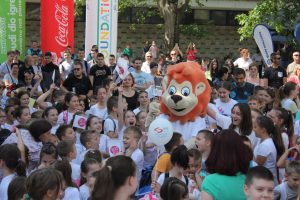 SPORTSKE IGRE MLADIH: Prelepe scene u Bačkoj Palanci – mnogo dečaka i devojčica je učestvovalo u raznim igrama! (FOTO)