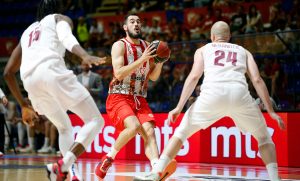 KALINIĆ U STILU KOBIJA BRAJANTA ASISTIRAO SAM SEBI: Delije u transu – ovaj potez je obeležio prvi meč finala! (VIDEO)