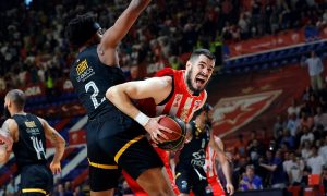 KRAJ TREĆE ČETVRTINE: Zvezda vodi 59:58.