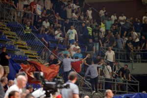 PRAZNI SE JEDAN DEO PIONIRA: Sudije su odlučile, početak drugog poluvremena kasni! (FOTO)