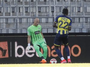 PARTIZAN IZGUBIO ZBOG NOVOG KIKSA GOLMANA: Nakon Popovića, obrukao se i Stevanović – Fenerbahče iskoristio propust! (FOTO) (VIDEO)