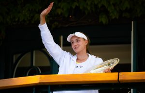 OSVETLALA OBRAZ SVOJE NACIJE: Ruskinja uprkos svim zabranama pokorila Vimbldon!