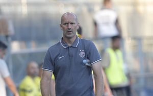 ILIJA STOLICA OPŠIRNO NAKON ZAVRŠETKA PRIPREMA: ‘Ne možemo da igramo sa ovako malim brojem igrača! – Neki transferi su baš blizu!’ (VIDEO)