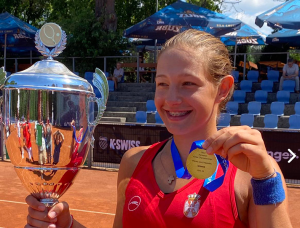 NAŠA MLADA TENISERKA POSTALA ŠAMPIONKA EVROPE: Mia Ristić nosi zlato u svoj Bor!