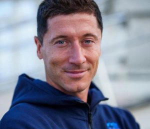 NEVEROVATNA SITUACIJA U BARSELONI: Navijači hoće dres Levandovskog, ali nema dovoljno slova ‘W’ (VIDEO)