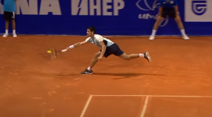 NEVEROVATNI POTEZI MLADOG ŠPANCA: Kakve majstorije Alkaraza, publika je na nogama! (VIDEO)