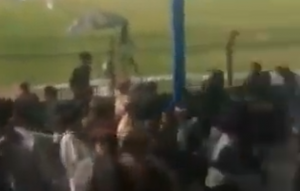 POTRESNE SCENE NA UTAKMICI: Razneo se bombaš samoubica – nastradalo najmanje 19 navijača! (VIDEO)