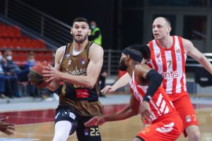 GORE DRUŠTVENE MREŽE: Novi košarkaš Zvezde navijao za Partizan i ‘peckao’ navijače! (FOTO)