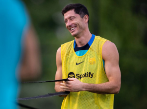 LEVANDOVSKI NE ŽELI DA GA POREDE SA BENZEMOM: On je ikona duže vreme, najvažnije mi je da pobeđujemo!