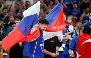 POZNAT JE KLUB U KOME ĆE VASILIJE MICIĆ NASTAVITI KARIJERU: Miško Ražnatović objavio dugo očekivanu vest!