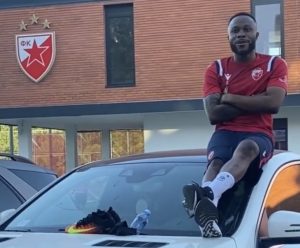 NEVEROVATNA ATMOSFERA U REDOVIMA CRVENO BELIH: Nećete verovati šta Kanga radi Gobeljićevom automobilu!(VIDEO)