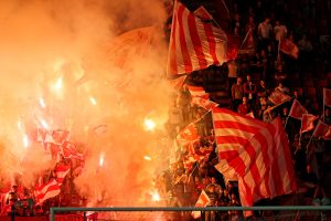 OPŠTA NAVIJAČKA TUČA U BUDVI: Delije i Varvari digli grad na noge! (FOTO)