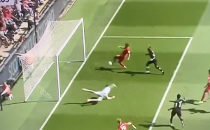 DA LI JE OVO PROMAŠAJ KARIJERE MUHAMEDA SALAHA: Nije uspeo da se upiše u pobedi od 9:0! (VIDEO)