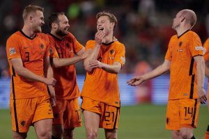 BOLI PLANIRA DA ZASENI ABRAMOVIČA: Nudi blizu sto miliona vrednosti za Frenkija de Jonga!