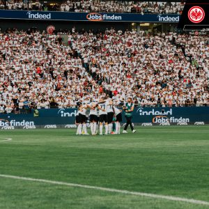 SKANDAL U FRANKFURTU: Nemci zviždali za vreme spostvene himne! (VIDEO)