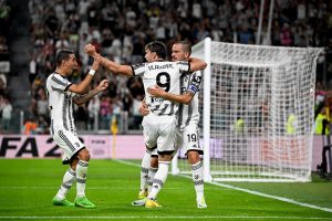 VLAHOVIĆ BEZ MILOSTI PREMA RIVALU: Drugi gol za srpskog napadača na startu sezone – Debi Filipa Kostića! (VIDEO)