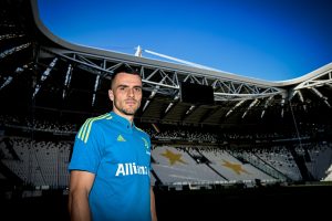 KOSTIĆ ZVANIČNO PREDSTAVLJEN: Pratio sam Juventus od detinjstva! (FOTO)