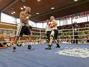 SILOVITI VELJKO: Nokautiran i Finac u drugoj rundi! (FOTO)