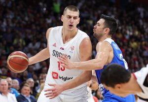 NBA DUEL SRBIJE I GRČKE: Slavlje Pešićevih izabranika u krcatoj areni – MVP okršaj Jokića i Janisa! (FOTO)