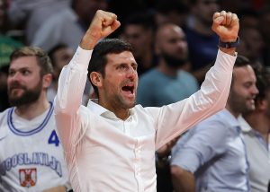 SLIKA O KOJOJ PRIČA ČITAVA SRBIJA: Đoković došao da poseti Micića – srpski košarkaš izgleda dobro! (FOTO)