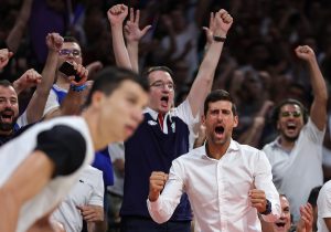 NE DAJU MU U NJUJORK, ALI STIŽE U ISTANBUL: Đoković ponovo bodri košarkaše Srbije!