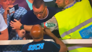 ‘VREĐALI SU MOJU MAJKU KOJA IMA 90 GODINA’: Spaleti u klinču sa navijačem – hteo da ga ošamari, pa pogođen flašom (VIDEO)