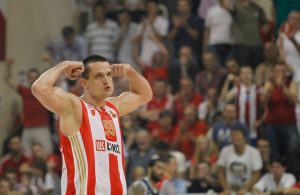 ‘SIN U BOLNICI, ZVEZDA VODI 2:0 PROTIV LIVERPULA, JA PLAČEM’: Ispovest nekadašnjeg Zvezdinog asa! (VIDEO)