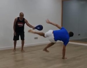 NOVAK VEŽBA KAPOERU, KIRJOS TRAŽI SAVET: ‘U problemu sam ako je to potrebno za osvajanje grend slema!’ (VIDEO)