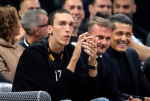 VELIKA NEPRIJATNOST ZA POKUŠEVSKOG U CENTRU BEOGRADA: Razbijen mu je auto – odmah se oglasio! (FOTO)