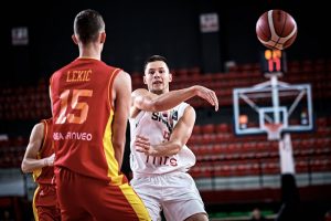 NASTAVLJA SE PUT KA ZLATNOJ MEDALJI: Orlići ‘preslišali’ Crnu Goru, Srbija bez poraza do četvrtfinala!