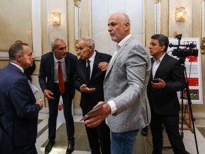 DA LI GA PREPOZNAJETE: Zaslužan za dolazak mnogih igrača, a malo ko ga je  prepoznao! (FOTO)