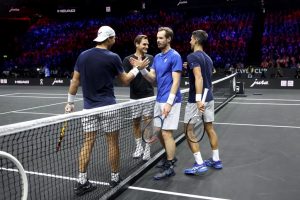 ŠOK SCENA NA LEJVER KUPU: Novak, Rafa, Rodžer i ostali gledali kako se navijač zapalio! (VIDEO)