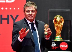 PIKSI U SVOM STILU: ‘Imamo Mitroviće kao Topaloviće, koliko hoćete! Jesu lepi momci, ali nisu došli da se slikaju!’ (VIDEO)