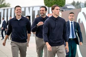 VLAHOVIĆ NIJE IGRAO, DA LI JE IZGUBIO MESTO U TIMU!? Zamena mu konstantno daje golove, evo šta Alegri kaže! (VIDEO)