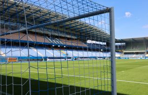 DA LI STE IKADA VIDELI OVAKO NEŠTO: „Farmerska“ liga, a navijači u đakuziju pored terena! (FOTO)