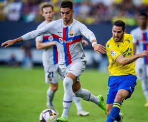 NAVIJAČU SE BORILI ZA ŽIVOT NA UTAKMICI BARSELONE: Golman pomagao medicinskom timu! (VIDEO)