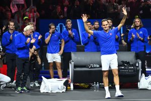 FEDERER KAKVOG NISMO IMALI PRILIKE DA GLEDAMO: Nakon poslednjeg meča u karijeri je briznuo u plač! (FOTO) (VIDEO)