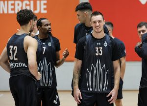 PARTIZAN SAVLADAO LOKOMOTIVU NA STARTU VTB SUPERKUPA: Crno-beli izgledaju vrlo dobro – mašina se polako pali!